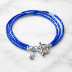 Armband met bedeltje koningsblauw