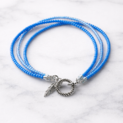Armband met bedeltje blauw